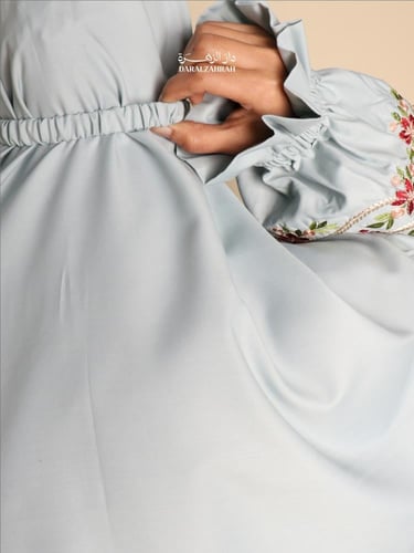 طقم صلاة .. سجادة مخملية مع لباس نص كلوش