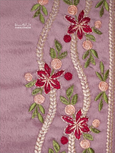 طقم صلاة .. سجادة مخملية مع لباس نص كلوش