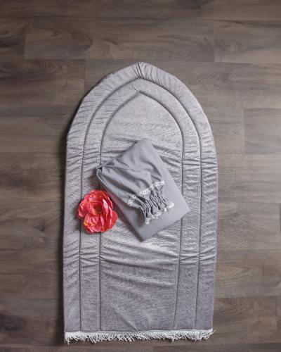 طقم صلاة .. سجادة مخملية مع لباس نص كلوش