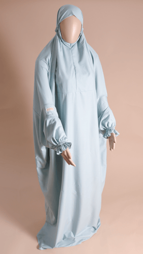 طقم صلاة فاخر .. سجادة مخملية مع لباس نص كلوش