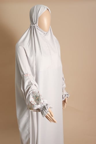 لباس صلاة مطرز موديل نصف كلوش- رمادي فاتح