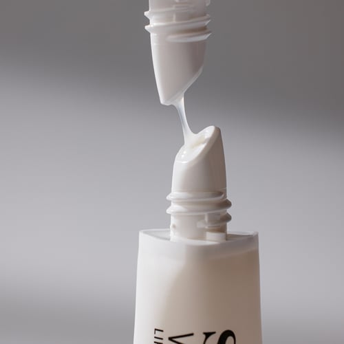 مرطب شفاه وواقي شمس في10 هيال 7مل