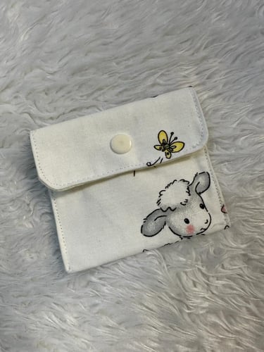 حقائب قماشية بألوان مختلفة