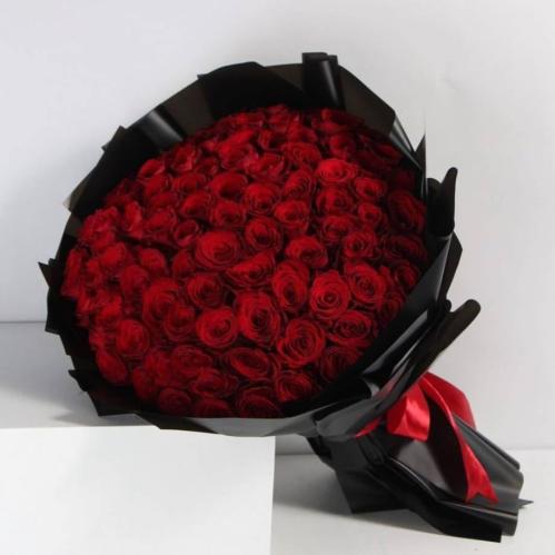 باقة النقاء الملكي ورد احمر