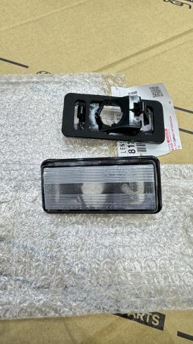 غطا لمبات لوحه جكسار وفكسار اصلي وكاله ويركب برادو...