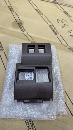 غطا ديكور ربع وشاص 2010 وفوق يسار جنب السواق اصلي...