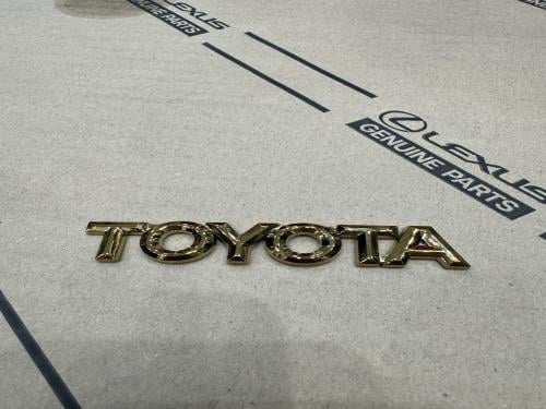 كتابه تايوتا خلفيه للكامري ذهبي طبق الوكاله