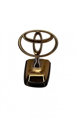 تمثال لاند كروزر ذهبي درجه اولى