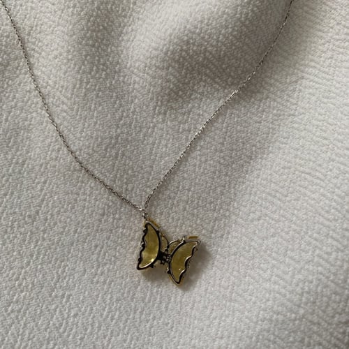 سلسال فراشة أصفر