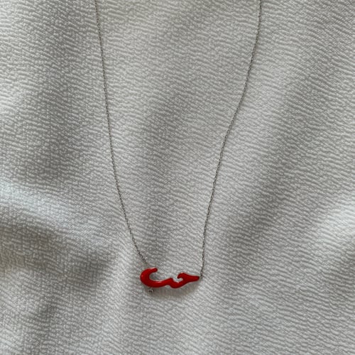 سلسال حب أحمر