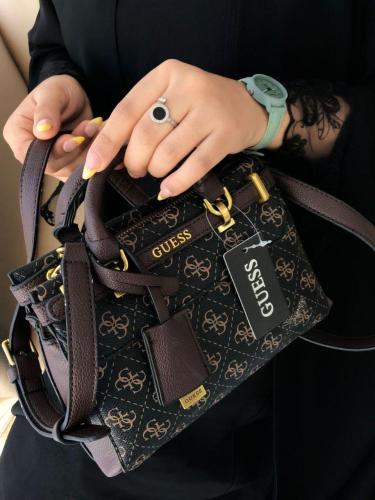 شنطة نسائية GUESS