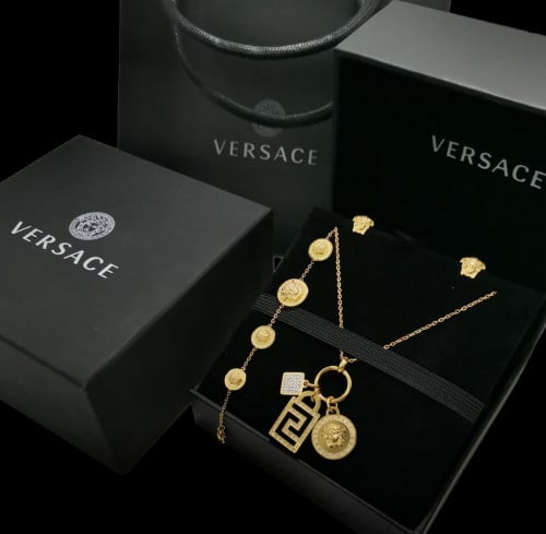 طقم سلسال مع حلق وأسوارة من فيرزاتشي