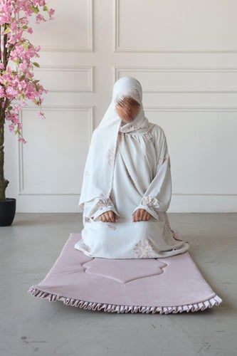 طقم شيري - بيج غبار ورد