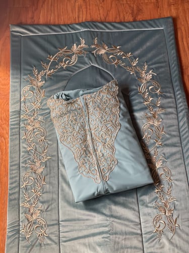 طقم البجعة الذهبية