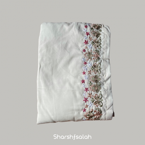 فلة بزهور صغيرة