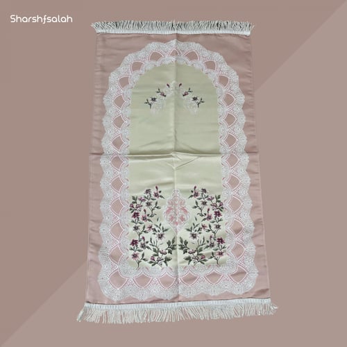 سجادة صلاة مطرزة