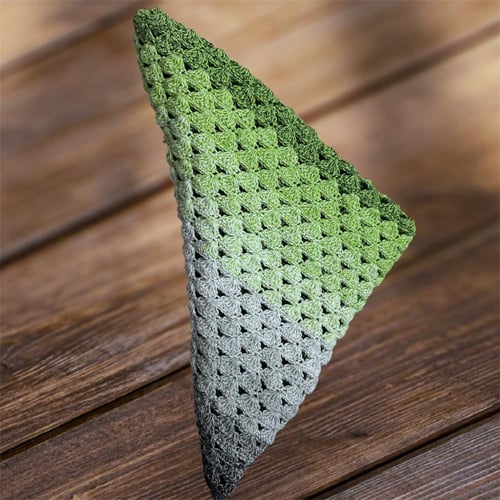 شال نسائي مثلث