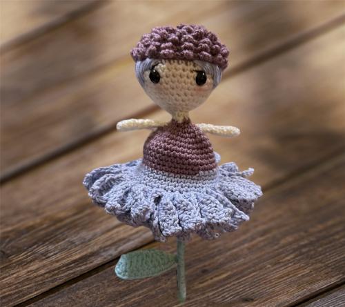 دمية على شكل وردة