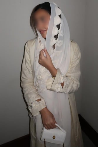 عباية بقصة كلوش لنن و طرحه مزينه