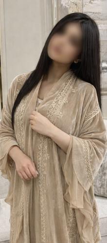 عباية مخمل بشك يدوي