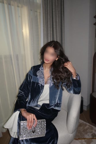 عباية رسميه بلونين و دانتيل