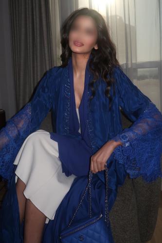 عباية بسوارفسكي و دانتيل فرنسي