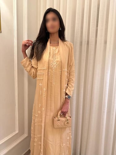 عبايه مع فستان داخلي