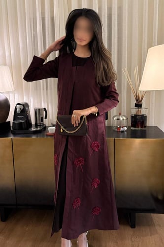 عباية رسميه كلوش مزينه بنخل