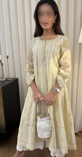 جلابيه من قطعتين بتطريز و شك يدوي لكامل