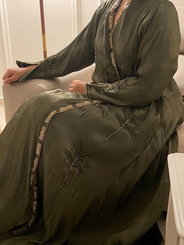 عباية مستوحى من الزي السعودي