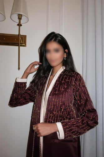 عبايه تفته مزينه بسوارفسكي