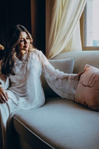 روب دانتيل فرنسي بتطريز و شك يدوي