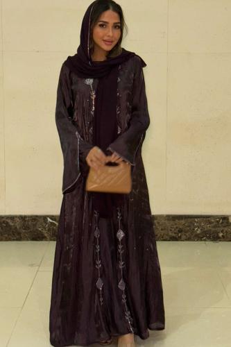 عباية مع فستان داخلي باكمام طويله