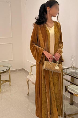 عباية مخمل مع كتان مورد