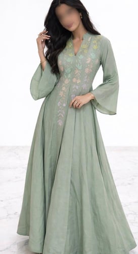 جلابيه بقصه كلوش و شك يدوي