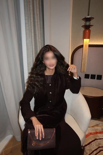 عباية شتويه بخامة الكريب و المخمل