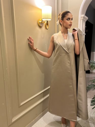 عباية رسميه مع فستان داخلي