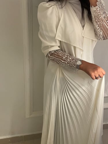 عباية بكسر جانبية و تطريز