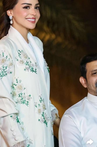 عباية بشك يدوي و دانتيل فرنسي