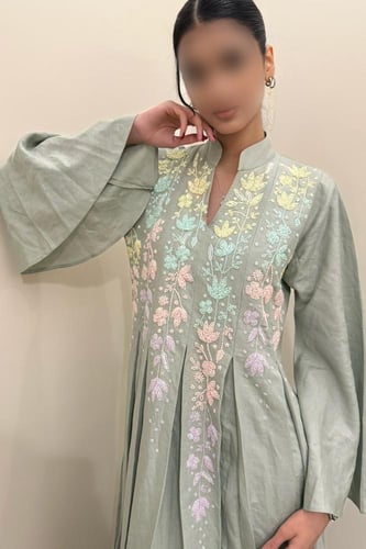 جلابيه بقصه كلوش و شك يدوي