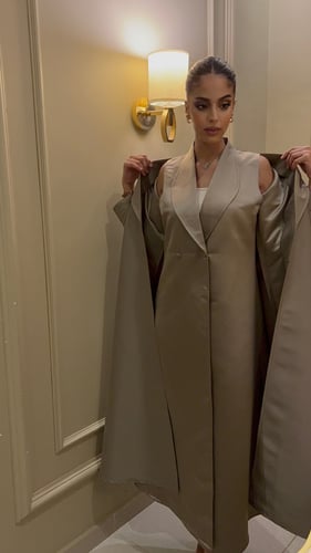 عباية رسميه مع فستان داخلي