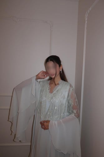 روب دانتيل فرنسي بقصة كلوش