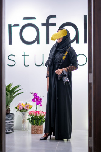 عباية بتطريز في الاكمام و الرقبه