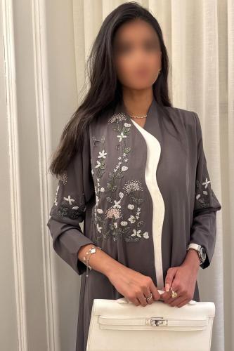 عباية رسميه بشك يدوي ورود