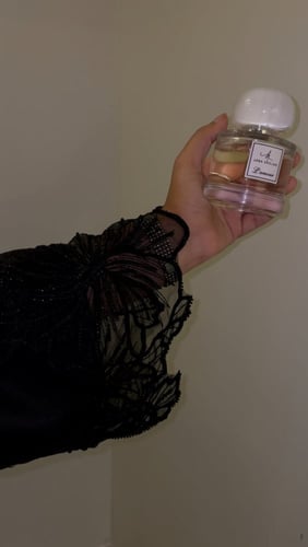 عباية تفته بتطريز في الاكمام و العباية