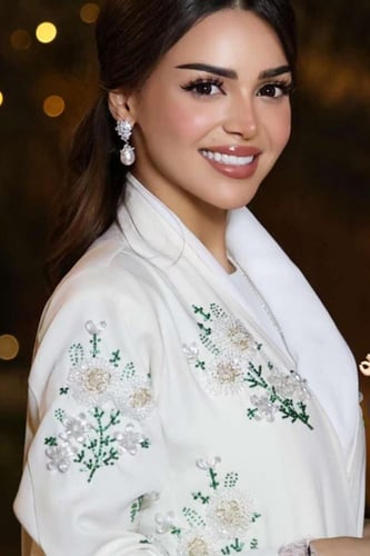 عباية بشك يدوي و دانتيل فرنسي