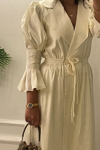 متوفره باللون الاسود و السكري و الكحلي و البيج