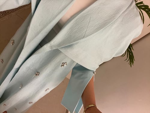 عباية بتصميم كلاسك مزينه بفصوص سواروفسكي حراري