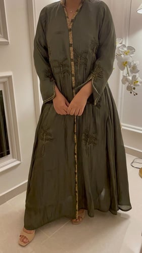 عباية مستوحى من الزي السعودي