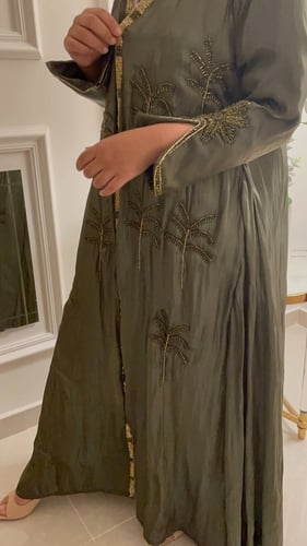 عباية مستوحى من الزي السعودي